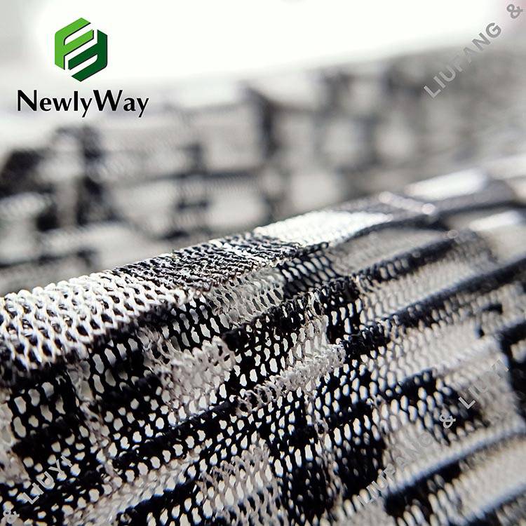 Matériau de fil de ruban de polyester tissu de dentelle en maille de tulle plissé et imprimé pour robe