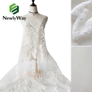 Velkoobchod vysoce kvalitní třpytivé výšivky Pěnivé jiskřivé krajkové tylové tkaniny na svatební šaty