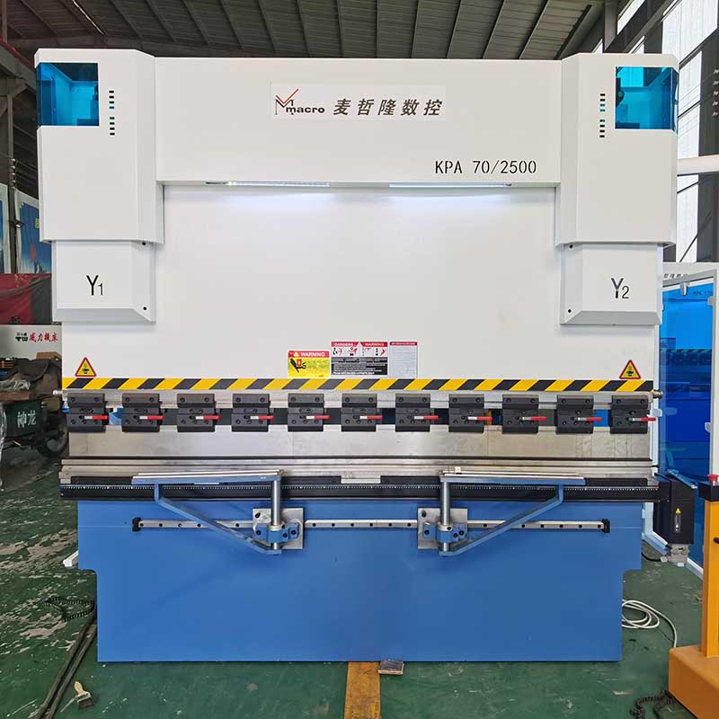 Celebration-Macro factory ship 18 sets of CNC 4+1 axies press brake machines to abroad