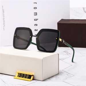2022 Óculos da moda na moda UV400 Óculos de sol quadrados da moda mais novos 2020 com estojo