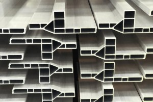 Extrusión de aluminio para vehículos comerciales e automóbiles