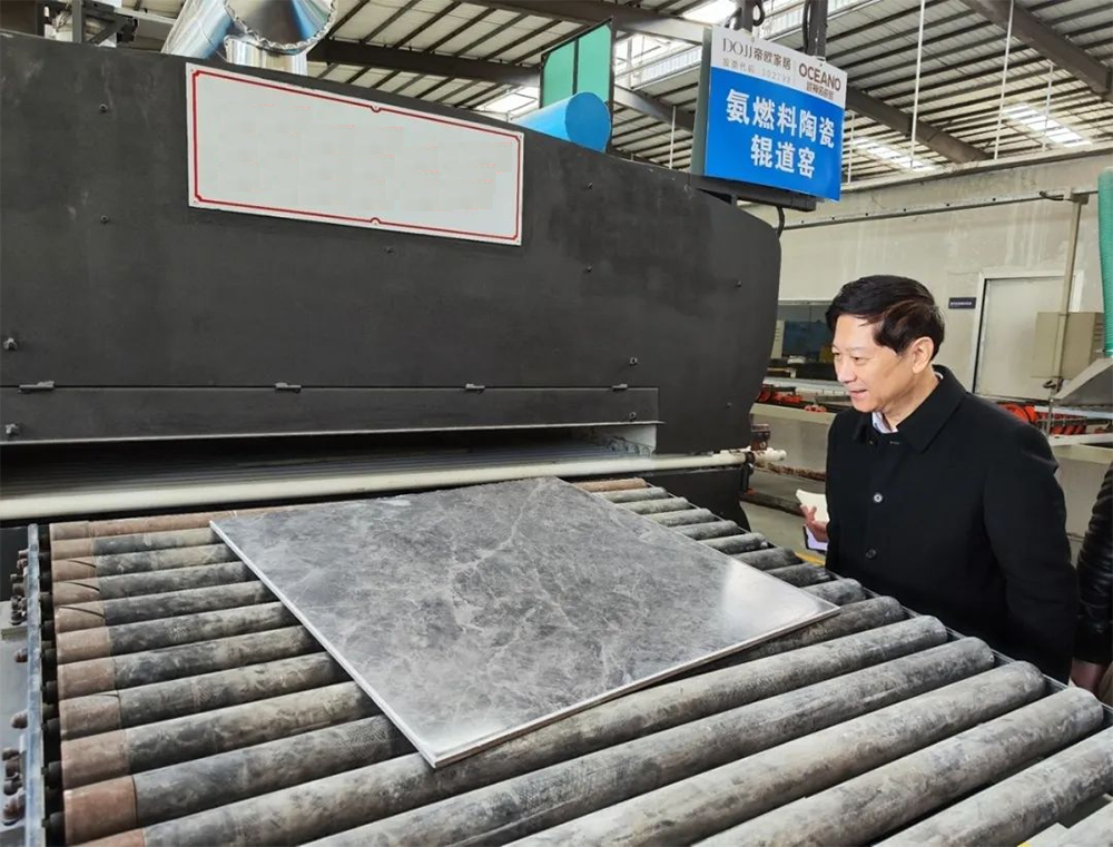 Predstavljena prva brezogljična keramična ploščica na svetu