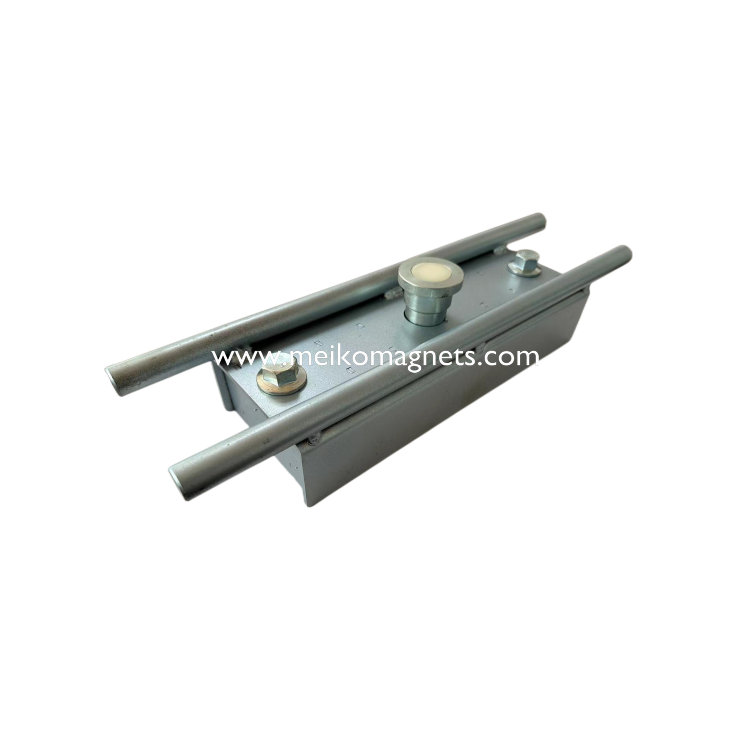 Tomua Raima Push Pull Button Magnets with sided rods, Galvanised Image Featured