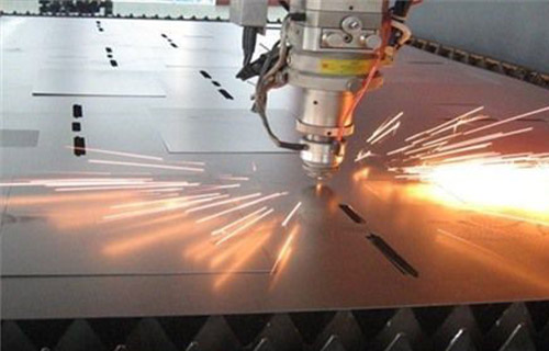Analisis penyelenggaraan dan penyelenggaraan komponen utama mesin pemotong laser femtosaat ultra pantas