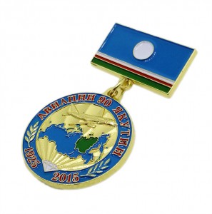 Позолоченная мягкая эмалевая медаль нестандартной конструкции медали с отворотом национального флага