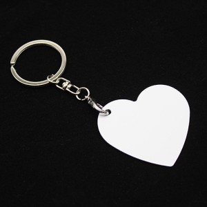 El llavero de metal en blanco de acero inoxidable con forma de corazón puede hacer un logotipo personalizado por láser o impresión