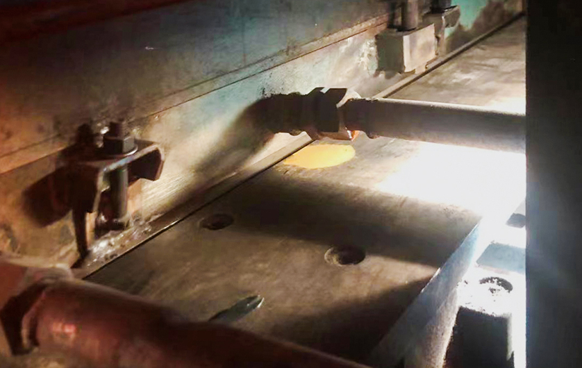 Correa de aceiro para vulcanizador de placas |Imaxe destacada da industria do caucho