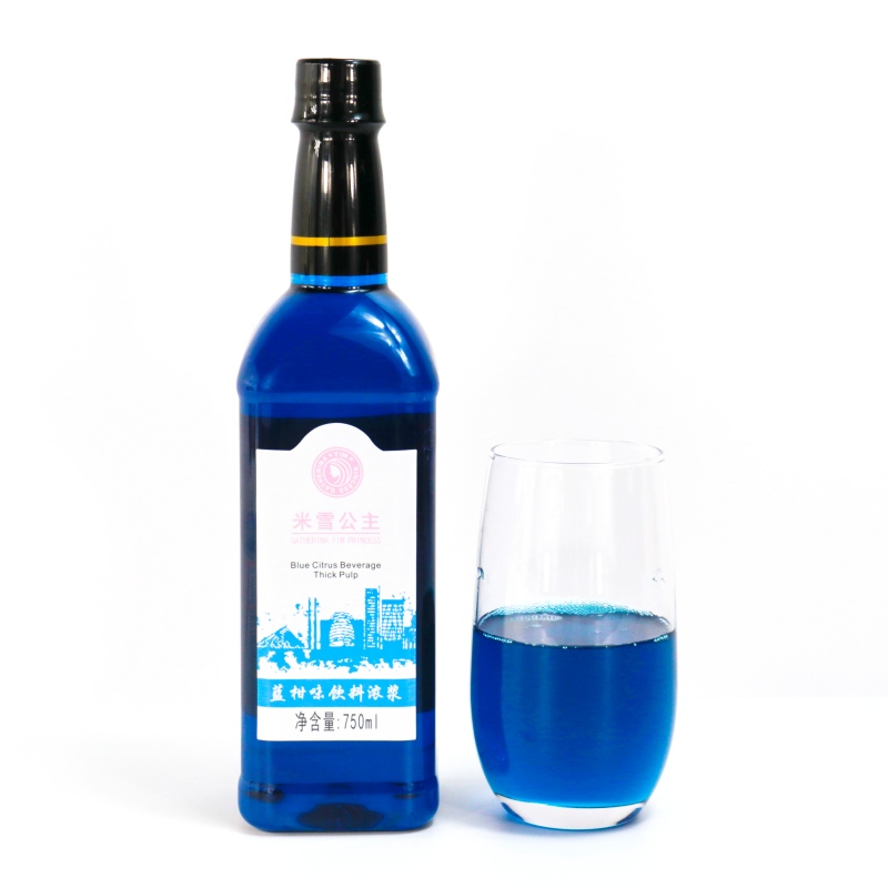 Mixue Cocktailsirup mit dickem Fruchtfleisch. Blaues Zitrusgetränk mit dickem Fruchtfleisch, 750 ml für Getränke. Empfohlenes Bild