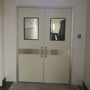 Ручна крилна врата за болничку примену Двострука отворена висококвалитетна ручна крилна врата са плочом од алуминијумске легуре за 10 година гаранције.
