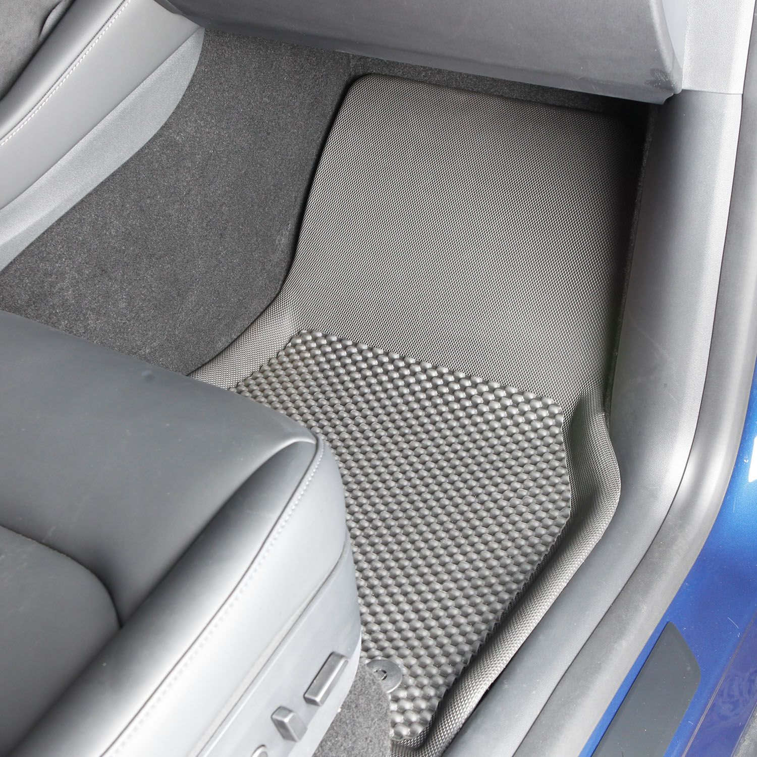 All New Tesla Model 3/Y XPE and TPE Double-layer Car Floor Mats Featured Image