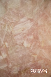 Kristal merah jambu Kuarzit