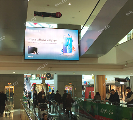 P2-mall-display1