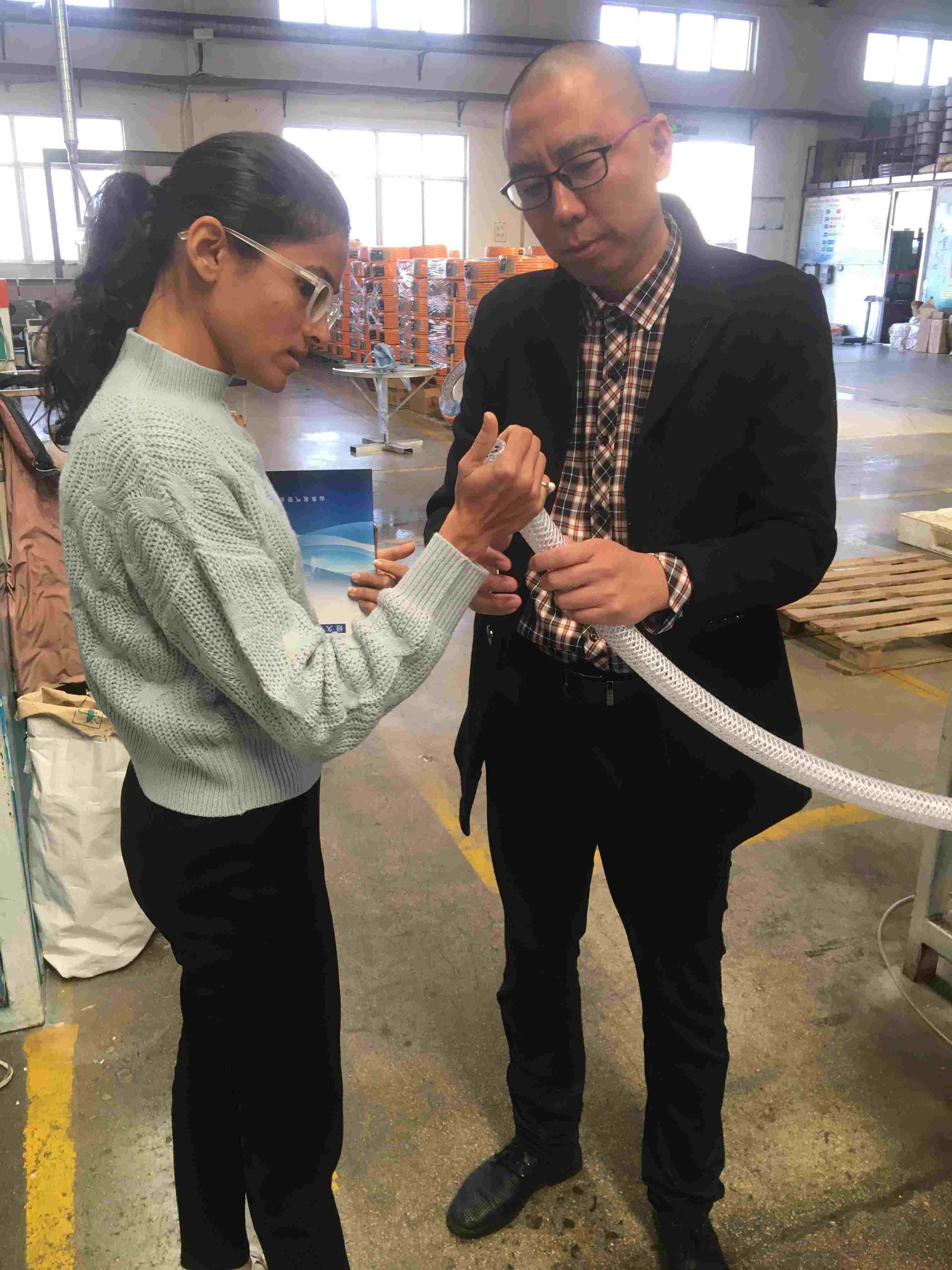 Shandong Mingqi Hose Industry Receives Praise from Indian Visitors for Quality Products
