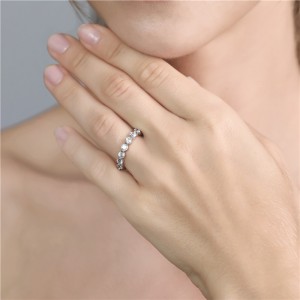 14KT kulatý brilantní broušený hrot sluchátko CZ Row diamantový prsten