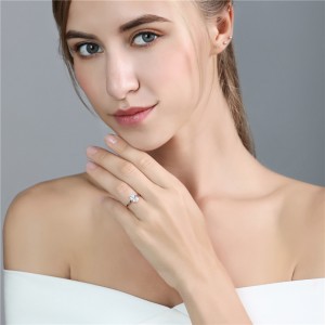 Diamantový prsten s kubickým zirkonem z růžového zlata 3,0 ct pro nastávající svatbu