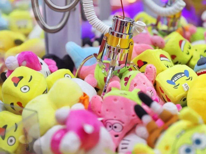 What is the reason that consumers are so addicted to the claw crane machine?