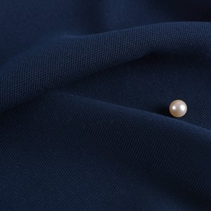 420 g/m2 72 % Polyester 22 % Umělý hedvábí 6 % Spandex Vysoká hmotnost Pique Scuba Fabric