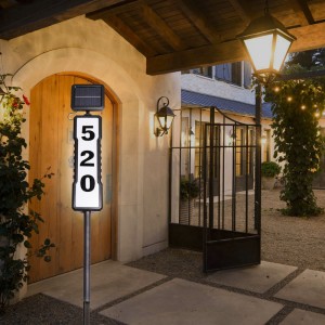 屋外防水太陽光発電 LED 照明付き家の住所標識杭付きプラーク