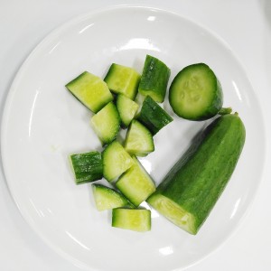 Eksportearje hege kwaliteit biologyske farske komkommer doaze ferpakking in klasse Chongqing Grien 10 cm 6 moannen 10 kg 15 dagen biologyske teelt