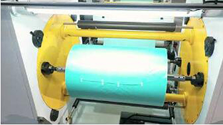 NTH1400-Revolverkopf-Silikontrennpapier, das Schmelzklebstoff + Chrompapier für die Etikettenproduktionslinie beschichtet