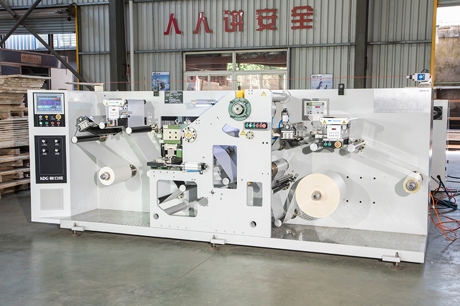 China OEM 1800mm PUR/ Psa Hot Melt Glue Nonwoven Fabric PE Film Coating Laminating Machine