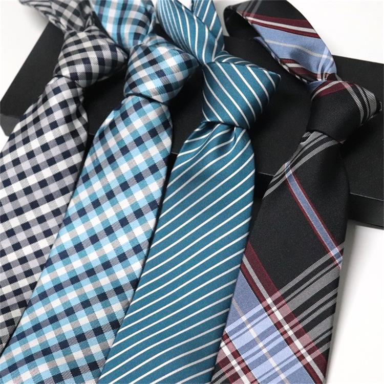 How to match a tie with a suit and shirt?