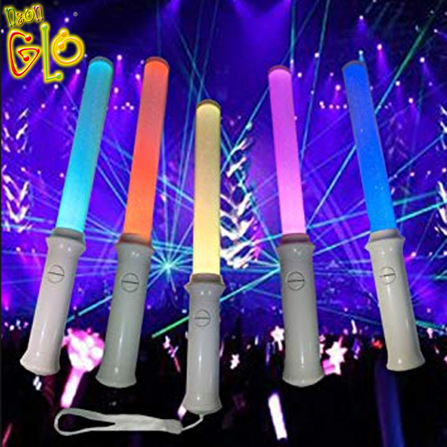 Suprimentos para eventos e festas de 2018 Bastão LED de controle remoto Multi-zona e multifuncional Bastão de luz de espuma