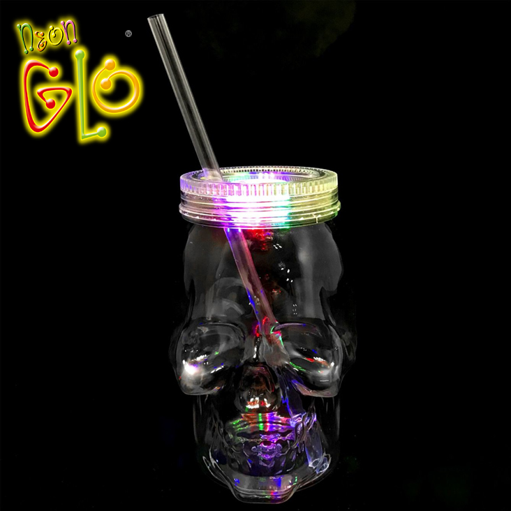 Furnizime për festën e Halloween-it Shkëlqim plastik LED në gotat e errëta