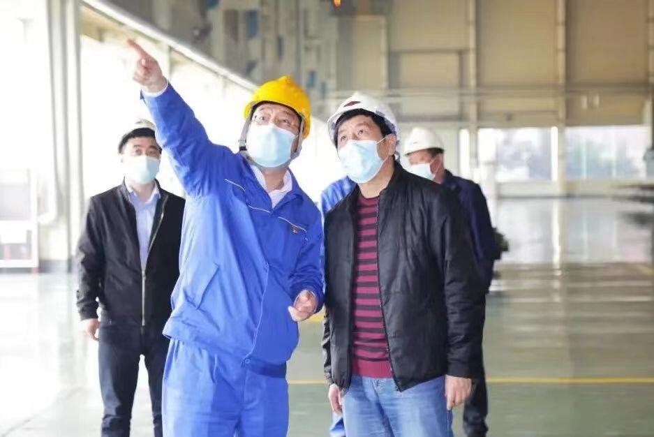 Mei it ein fan 'e epidemy op juny besochten de stêdslieders koartlyn Zhe Jiang New Aluminium Technology Co Ltd om de produksje fan aluminiumspoel en aluminiumfolie te kontrolearjen, spesjaal foar de eksposysje ...