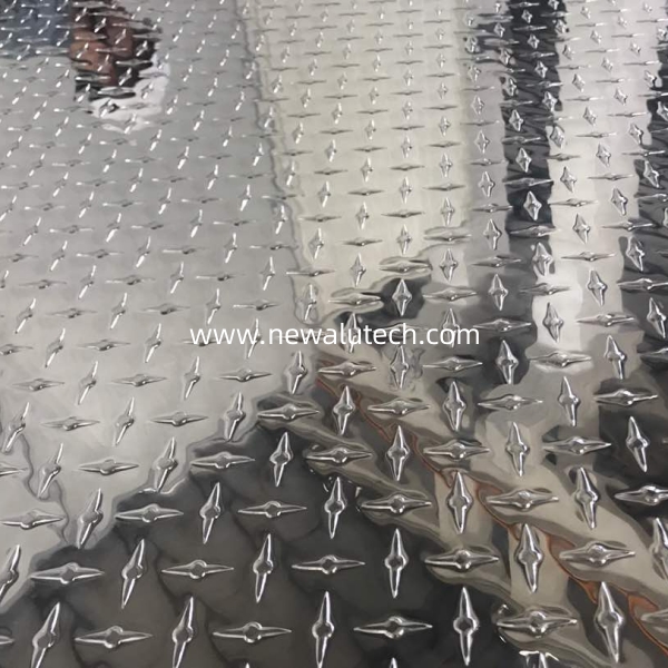 Ka-hortagga-Slip Aluminium Checkered Dheeman Aluminum Sheet Tamashlaha