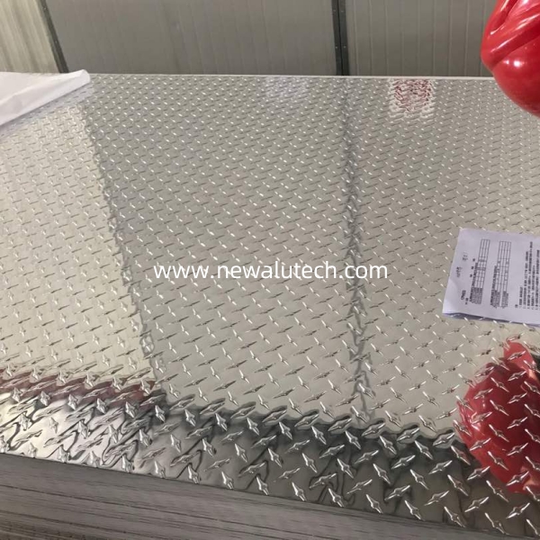 Checkered Five Bar Tread Diamond Aluminium Sheet foar Floor