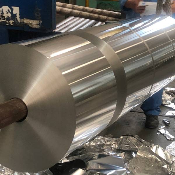 Duża rolka folii aluminiowej
