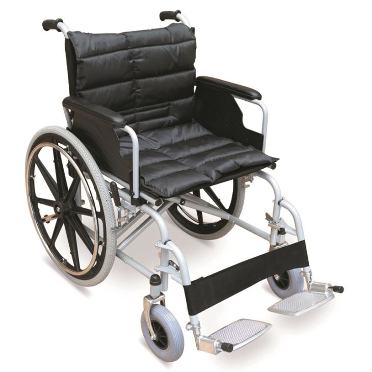 頑丈な電動車椅子デュアルクロスブレースとワイドシート付きファッショナブルな頑丈な車椅子22