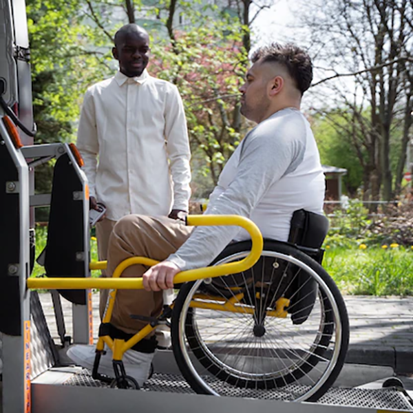 Disseny integrat de cadira de rodes elèctrica Stretter, eina de rescat còmoda i ràpida