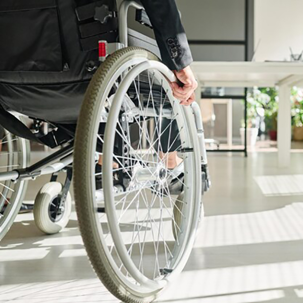 Je přepravní křeslo invalidní vozík?