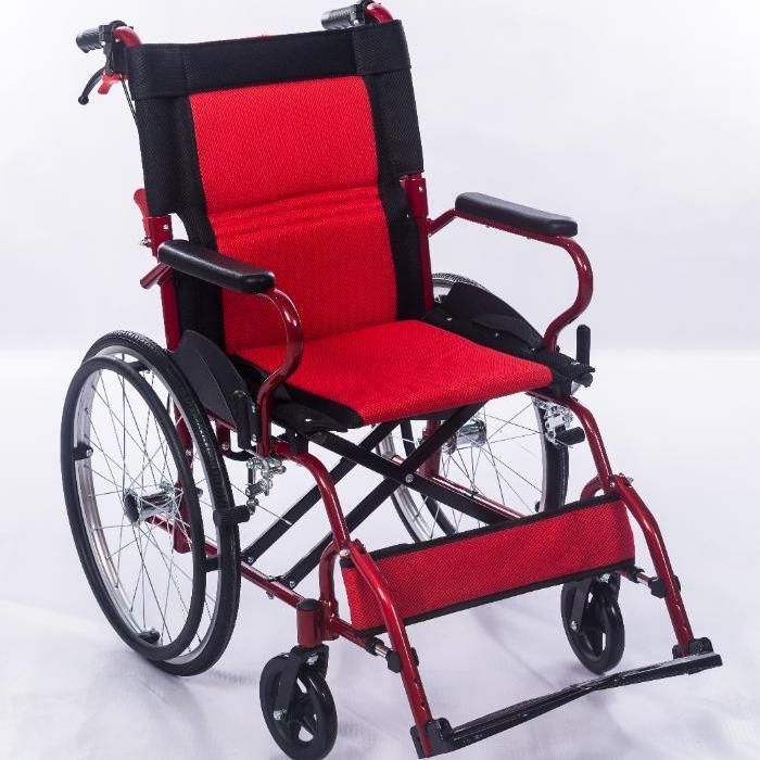 Lekki wózek inwalidzki z 20-calowym tylnym kołem