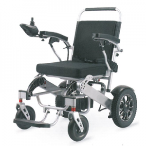 Cadeira de rodas eléctrica portátil con control remoto ao aire libre