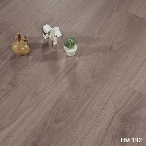 Třívrstvé dřevěné podlahy řady HM19
