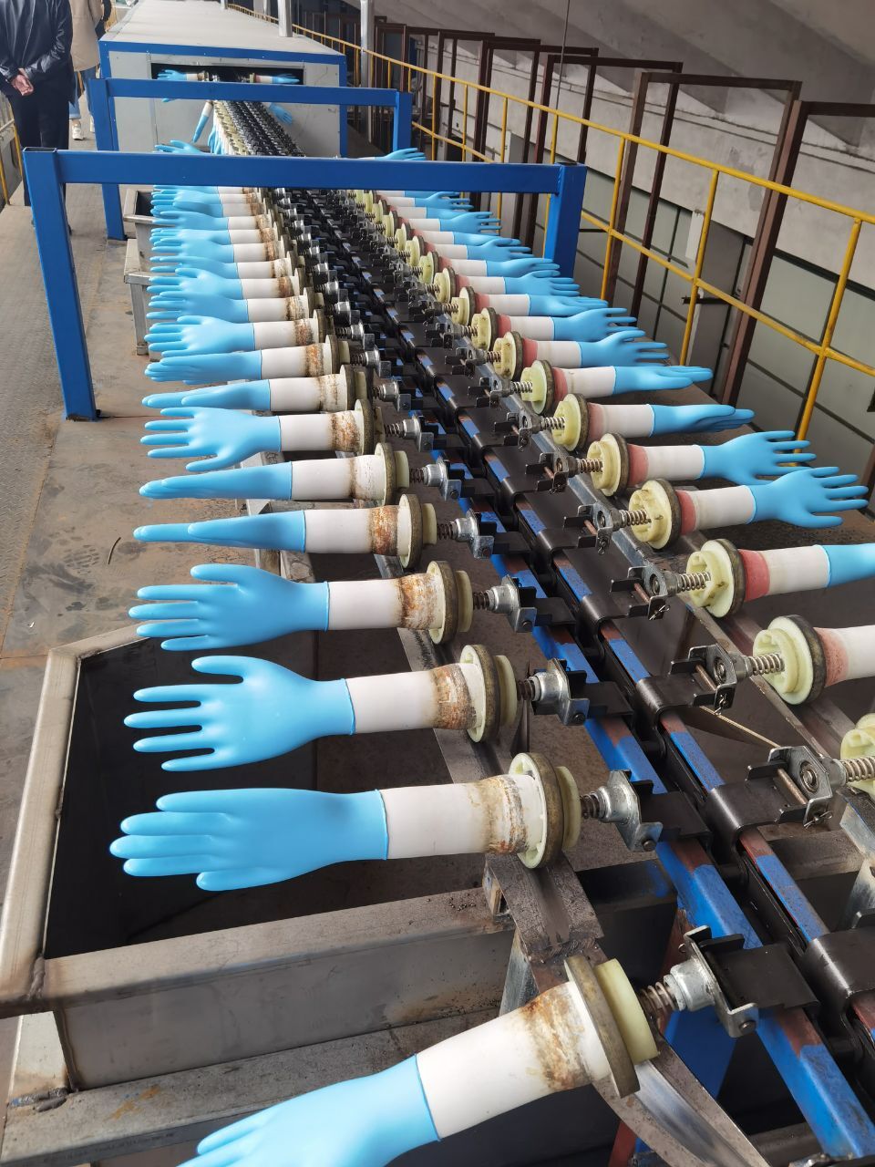 Mga aplikasyon ng awtomatikong disposable glove making machine