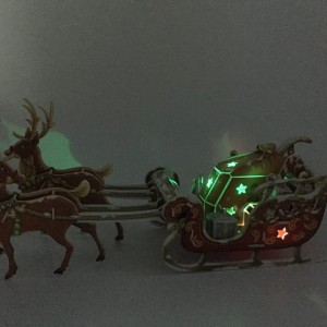 Charming tal-Milied Keepsake Sleigh Santa bi Dwal LED 3D Puzzle C0802L