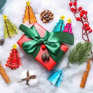 إضافة رائعة إلى زينة العطلة الخاصة بك باستخدام الليزر المقطوع بالأشعة فوق البنفسجية زخرفة شجرة عيد الميلاد الخشبية WB022