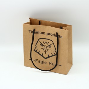Shopping bag in carta kraft verniciata opaca con logo personalizzato con manico in nylon