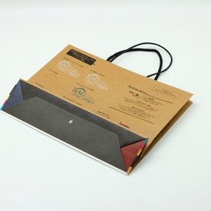 Sacchetto di carta Kraft personalizzato con stampaggio in argento stampato CMYK 4C con manico
