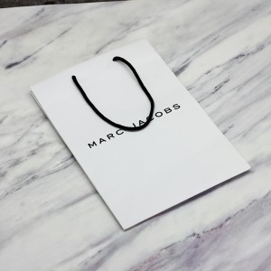 Ang Embossing White Color Custom Size Coated Paper Shopping Bag nga May Handle