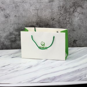 Зелени лого штампана премазана папирна кеса прилагођене величине са ручком