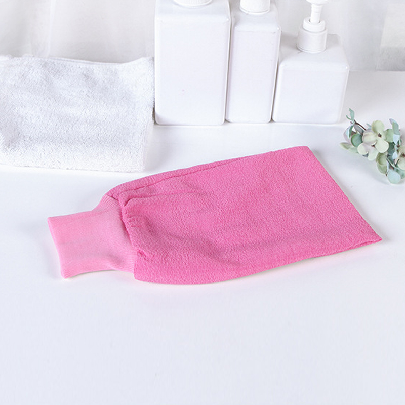 Абразивната кърпа за кърпа втрива калта във ваната без болка Представено изображение