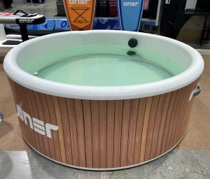 Inflatable drop-stitch tub spa