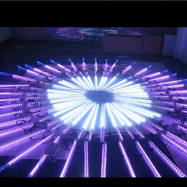 Искиткеч 3D LED шоу ябык һәм ачык декор өчен санлы труба метеор яктылыгын алып килде
