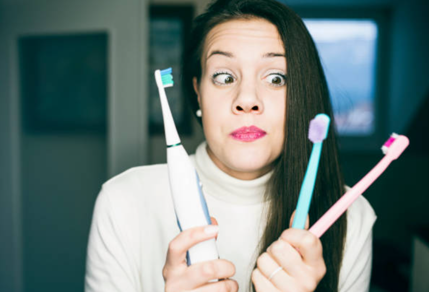 La diferencia entre el cepillo de dientes eléctrico sónico y el cepillo de dientes sin núcleo