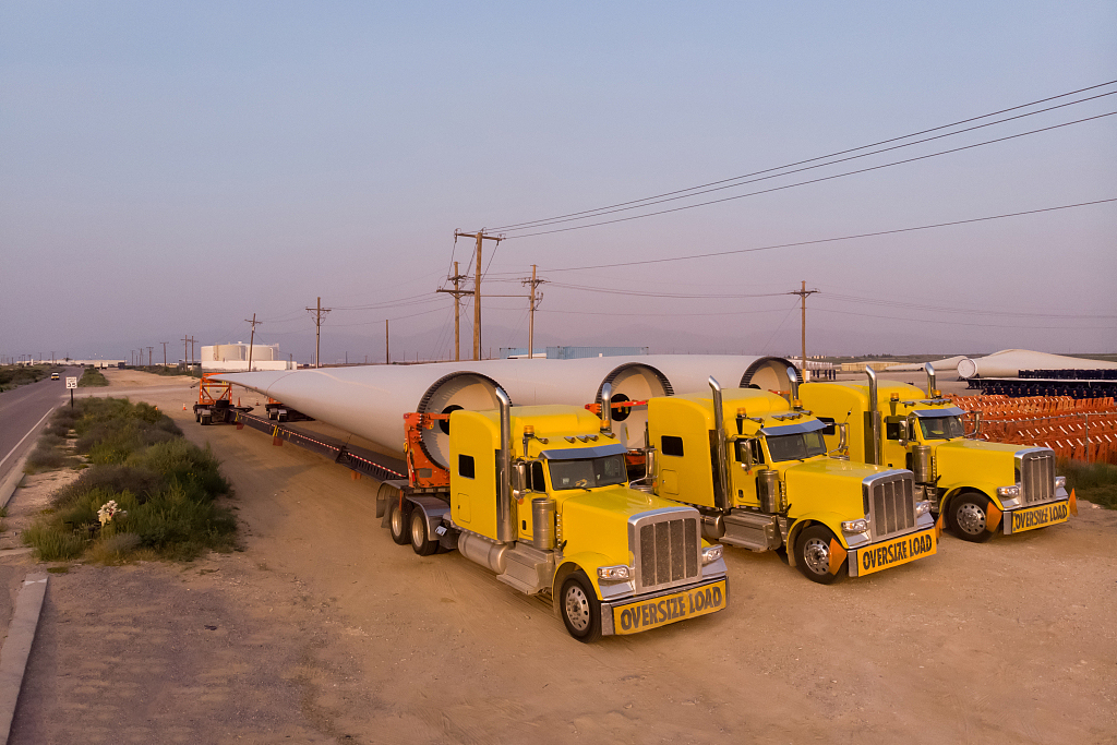 How to transfer the wind turbine blades safe and economical .